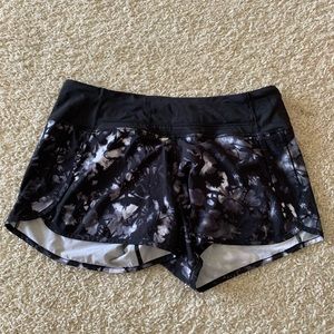 Like new black & white lulu run times shorts!